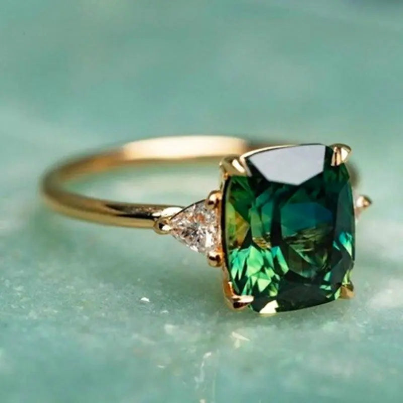 Elegants Kvadrātveida Smaragda Gredzens